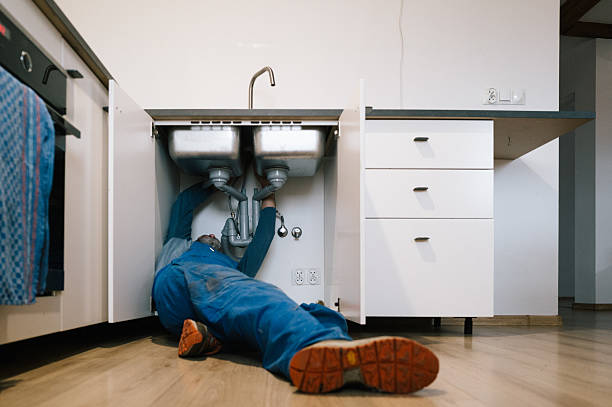 Professional Emergency Plumber technician working in Columbus, KS